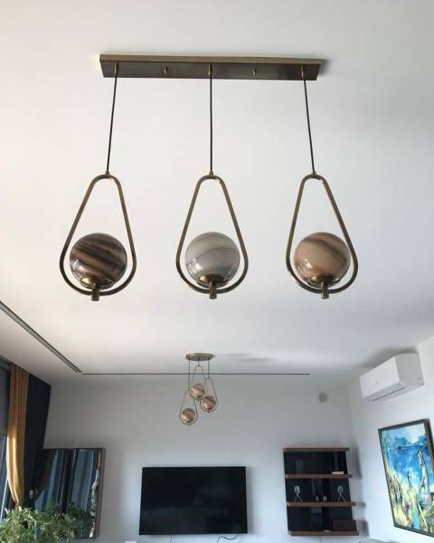 Pose de suspensions au style contemporain pour un salon à Lyon dans le Rhône