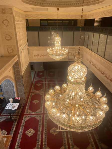 Lustres monumentaux sur mesure pour lieux de culte et espaces architecturaux à Paris