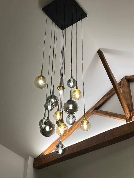 Création de suspensions et luminaires en verre pour une cuisine à Charbonnières les Bains dans l’ouest lyonnais