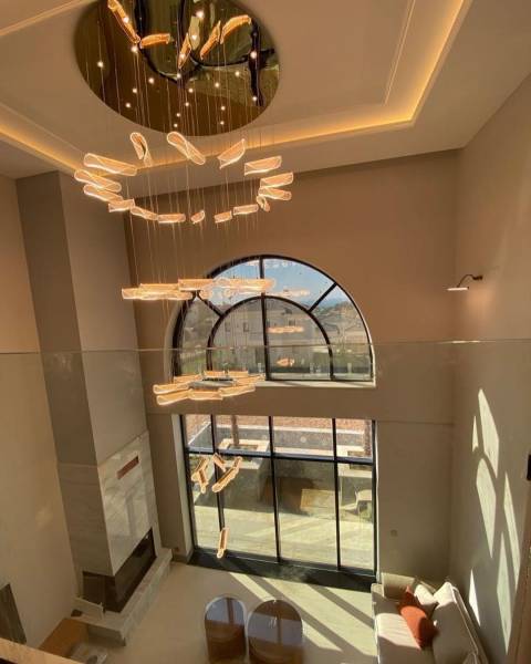 Conception de luminaires modernes pour un vide sur séjour près de Lyon dans le Rhône