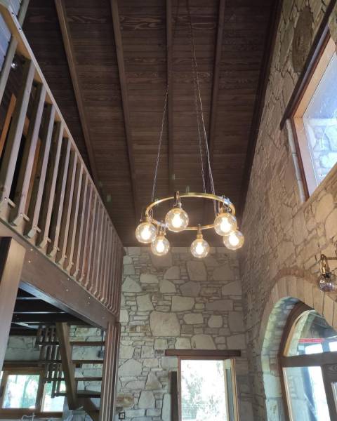 Création de lustre en verre pour un bar à Saint Cyr au Mont d'Or dans l'Ouest lyonnais