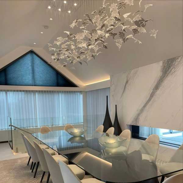 Création d’un grand luminaire en verre sur mesure – Salle à manger au Royaume-Uni