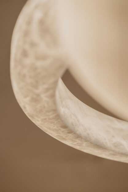 Luminaire en albâtre sur mesure : l’élégance naturelle au cœur des projets haut de gamme à Genève